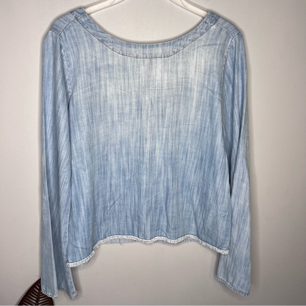 Cloth & Stone x Anthropologie Button-Back Chambray Bell‎ Sleeve Top M15